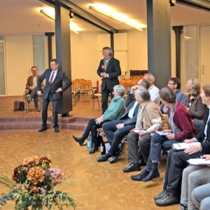 Nicht unter unserer Kontrolle. Wie der christliche Glaube sich unterschiedlich gestaltet. Bild zum Artikel.