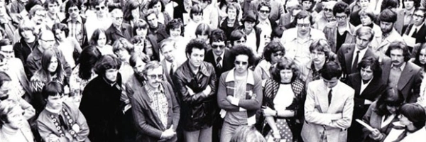 Beitragsbild zum Text: Der Kampf ums Mikro von Irmela Hofmann