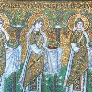 Wandbild von drei Frauen, die goldene Kränze tragen.