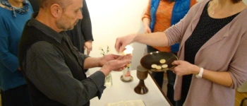 Eine Abendmahlfeier in kleiner Runde.