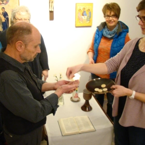 Eine Abendmahlfeier in kleiner Runde.