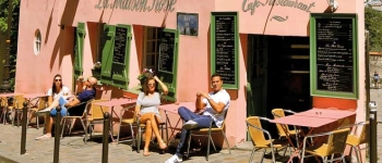 Ein französisches Straßencafé.