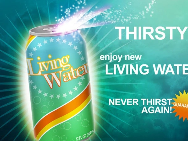 Eine Softdrink-Dose in einer Werbung. 