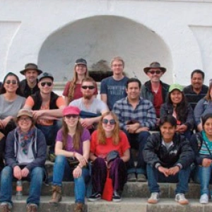 Beitragsbild zum Text: Begegnung vor fremder Kulisse von Nicolas Ortmüller