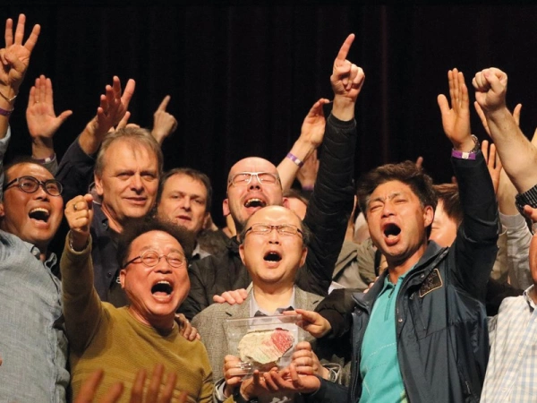 One Love. One Family. One Korea. Wir üben den Mauerfall. Bild von Ralf Knauthe und Südkoreanern.