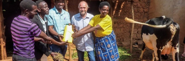 Trotz Ebola und Krieg. Hoffnungsperspektiven für Rwanda und den Kongo. Banner aus Rwanda zur Veranschaulichung