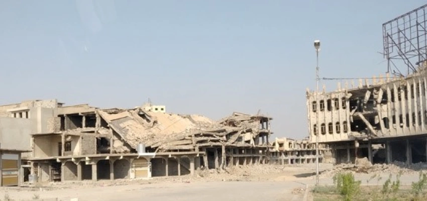 Von den Machtzentren zu den Ohnmachtsorten. Banner zum Irak