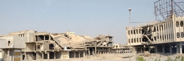 Von den Machtzentren zu den Ohnmachtsorten. Banner zum Irak