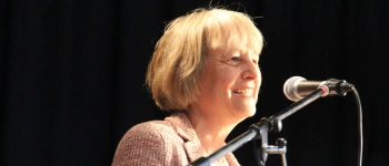 Beitragsbild zum Text: Mut, loszulassen - Mut, hinzustehen von Konstantin Mascher und Dr. Christl R. Vonhold