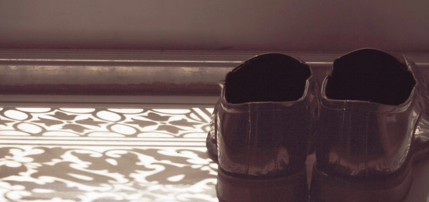 Beitragsbild zum Text: Schwellenzeiten Gottes von Írisz Sipos