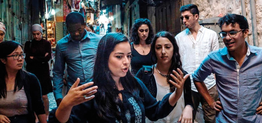 Beitragsbild zum Interview: Achtung, konfliktreiche Zone mit Daniel Wehrenfennig