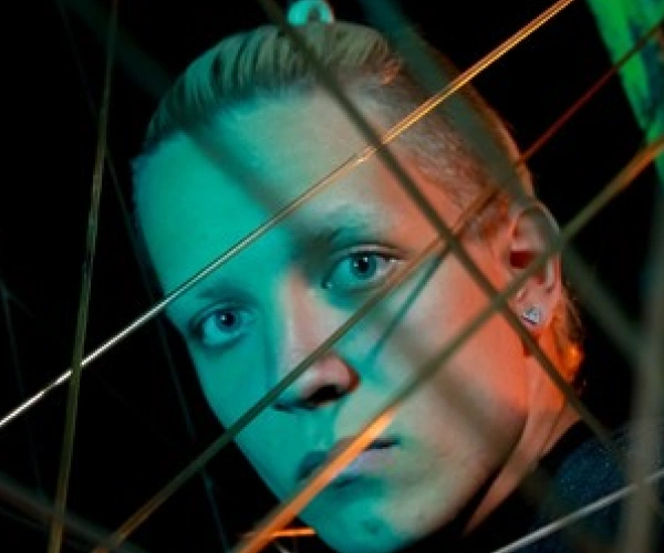 Beitragsbild zum Text: Amos, der Partycrasher von Klaus Sperr