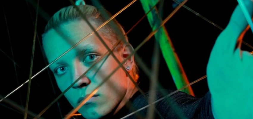 Beitragsbild zum Text: Amos, der Partycrasher von Klaus Sperr