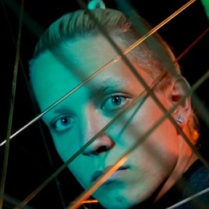 Beitragsbild zum Text: Amos, der Partycrasher von Klaus Sperr