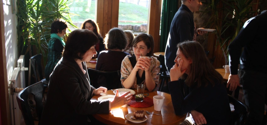 Belohnungszentrum im Gehirn. Gemeinschaft als Ort der Bindung und Heilung. Bild aus dem REZ.