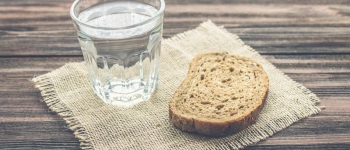 Freiwillig bei Wasser und Brot - Fasten macht satt