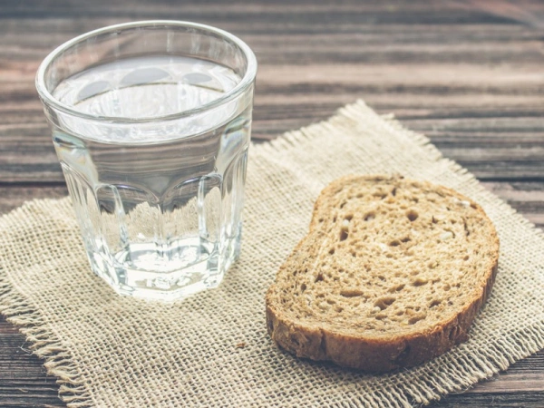 Freiwillig bei Wasser und Brot - Fasten macht satt