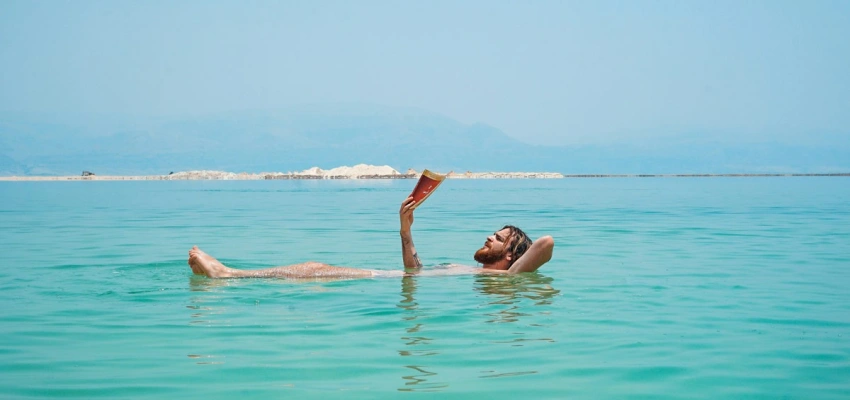 Heillos - biblische Lichtstreifen am düsteren Welthorizont