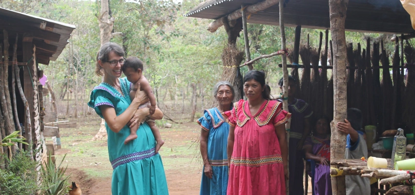 Hija del tigre. Tigerkinder kommen gestreift zur Welt. Bild von Gerlind Ammond-Schad in Costa-Rica.