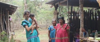 Hija del tigre. Tigerkinder kommen gestreift zur Welt. Bild von Gerlind Ammond-Schad in Costa-Rica.