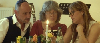 Reise nach Jerusalem. Reise zu mir. Bild aus Israel mit dem Ehepaar Böhm am Tisch.