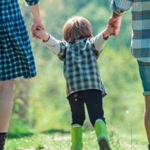 Beitragsbild zum Text: Vater + Mutter = Zivilisation von Daniel Neumann