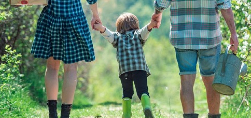 Beitragsbild zum Text: Vater + Mutter = Zivilisation von Daniel Neumann