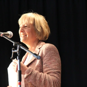 Vorbehaltlos zugewandt – klar positioniert. Wie eine Anfrage zur persönlichen Berufung wurde. Bild zu Christl Vonholdt.