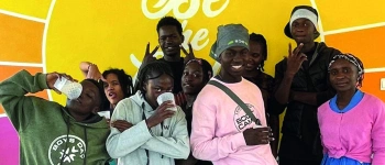 Weil Jesus es wert ist. Unser Wagnis in Nigeria. Foto einer jugendlichen Gruppe aus Nigeria.