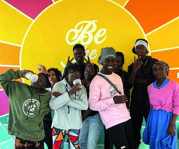 Weil Jesus es wert ist. Unser Wagnis in Nigeria. Foto einer jugendlichen Gruppe aus Nigeria.