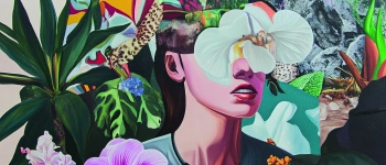 Wenn ihr uns so fragt. Illustration einer Frau umgeben von abstrakter Natur. Die obere hälfte ihres Kopfes ist von dieser Natur bedeckt.